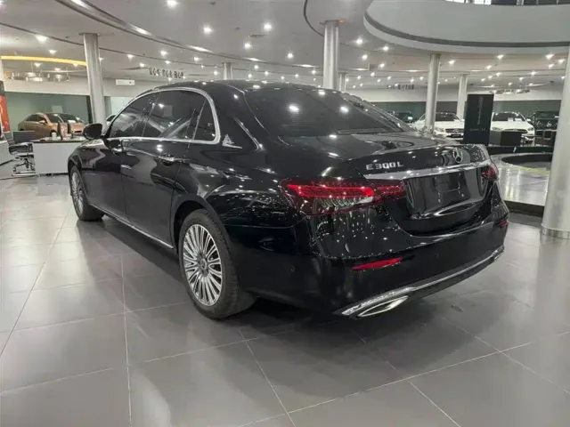 Mercedes-Benz E-Class — Фото автомобиля 3