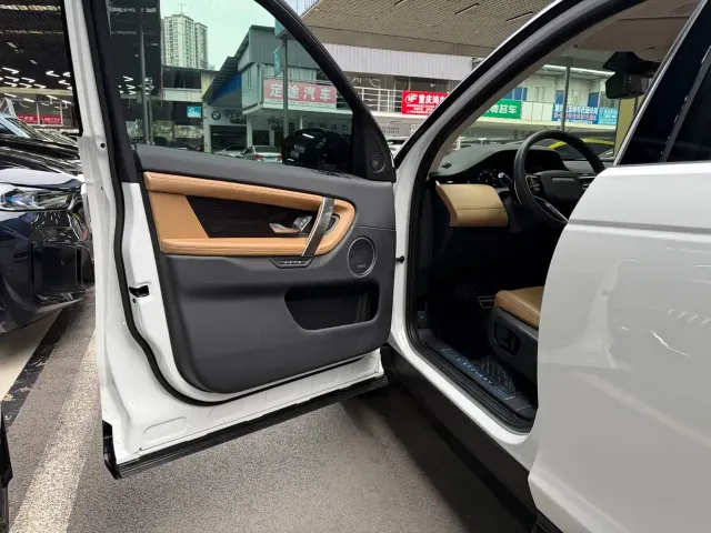 Land Rover Discovery Sport — Фото автомобиля 11