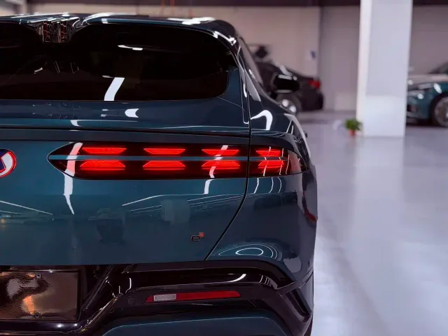 Denza Z9GT — Фото автомобиля 24