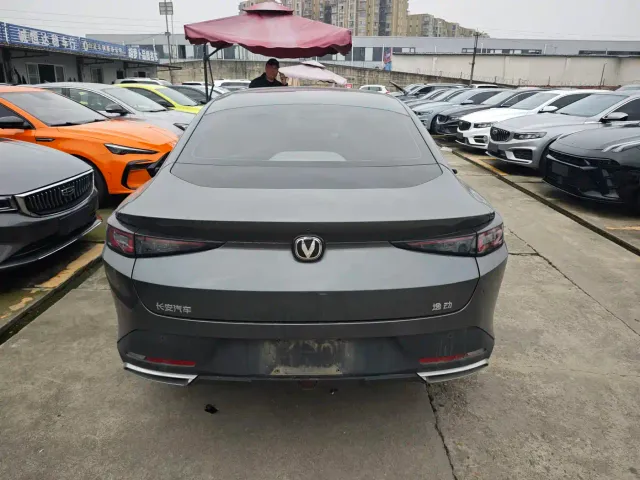 Changan Eado — Фото автомобиля 10