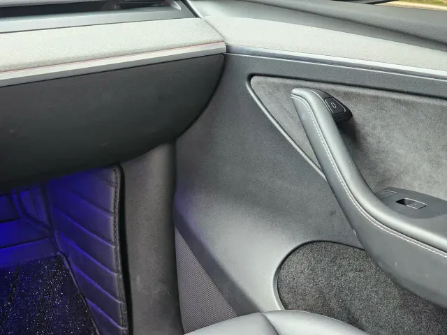 Tesla Model Y — Фото автомобиля 18