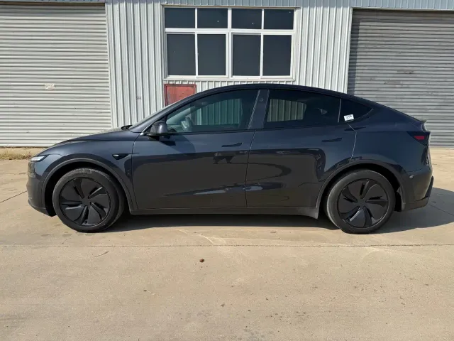 Tesla Model Y — Фото автомобиля 7