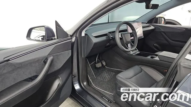 Tesla Model Y — Фото автомобиля 10