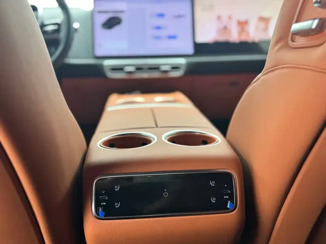 Li Auto L8 — Фото автомобиля 17