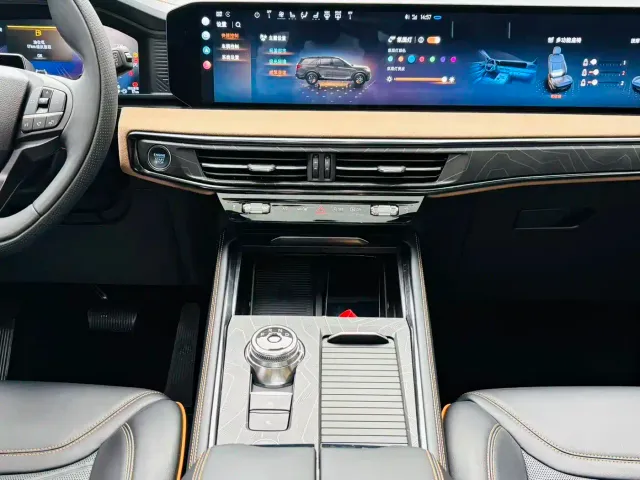 Ford Explorer — Фото автомобиля 11