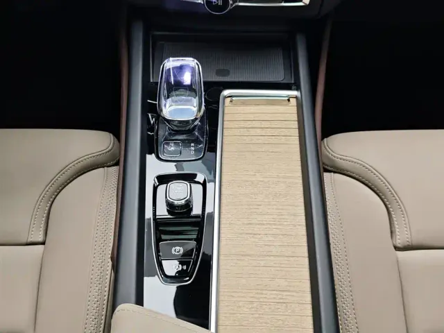 Volvo XC60 — Фото автомобиля 16