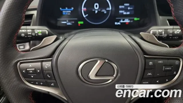 Lexus UX — Фото автомобиля 15