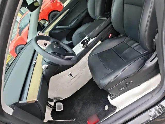 Tesla Model Y — Фото автомобиля 14