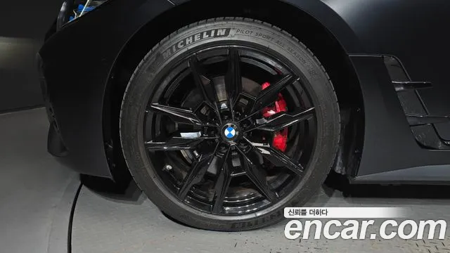 BMW i4 — Фото автомобиля 4