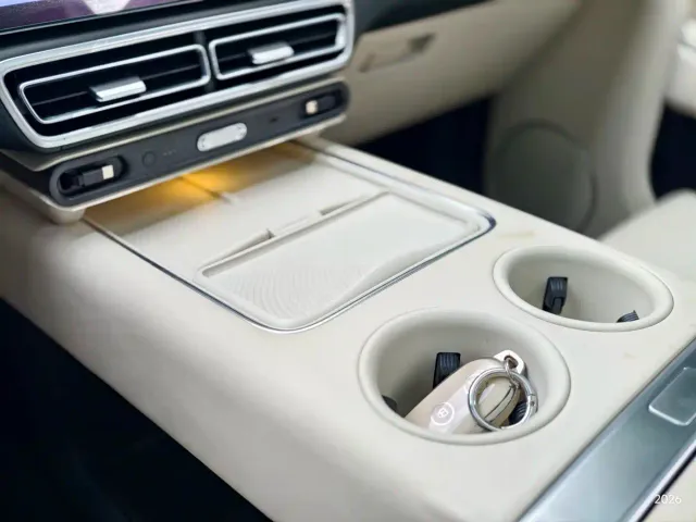 Li Auto L8 — Фото автомобиля 14