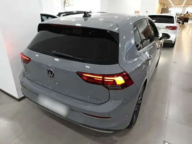 Volkswagen Golf — Фото автомобиля 6