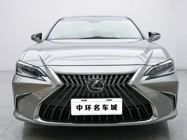 Lexus ES — Фото автомобиля 4