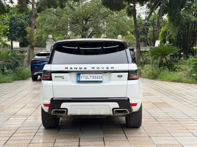 Land Rover Range Rover Sport 2022 3.0 L6 Gloss Black Edition — Фото автомобиля 8