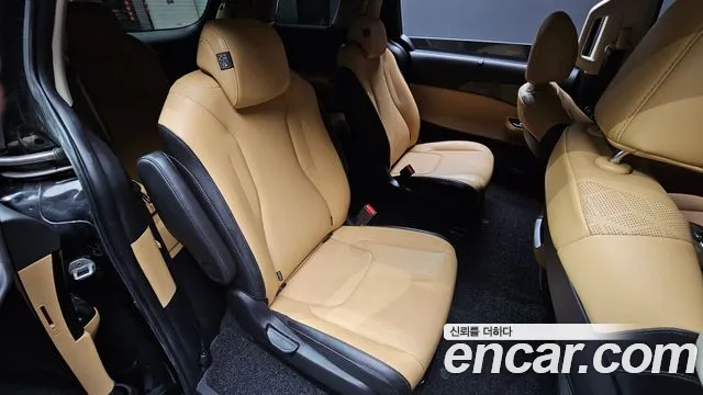 Kia Carnival Generation 4 — Фото автомобиля 11