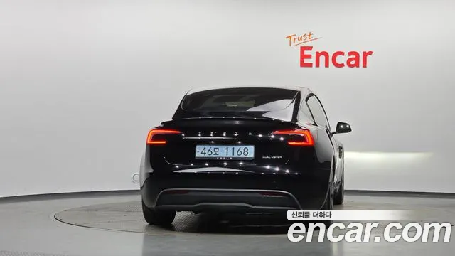 Tesla Model 3 — Фото автомобиля 4