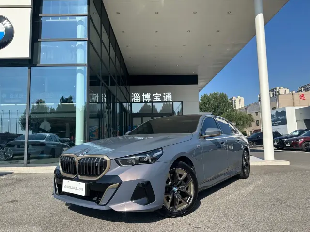 BMW i5 — Фото автомобиля 4