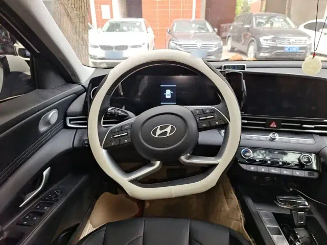 Hyundai Elantra — Фото автомобиля 6