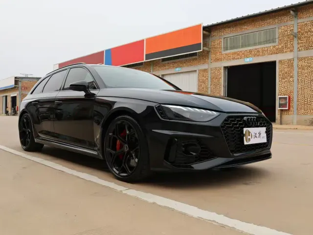Audi RS 4 — Фото автомобиля 3