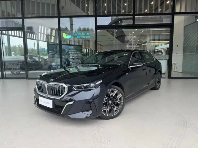 Фотография автомобиля — BMW 5 Series
