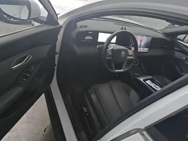 BYD Qin L — Фото автомобиля 15