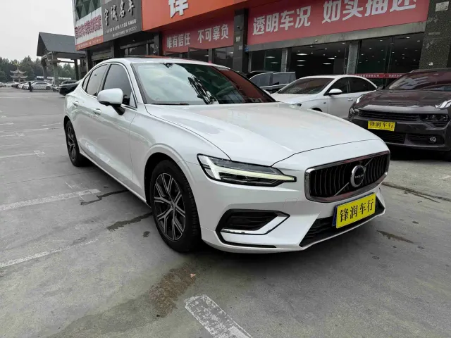 Volvo S60 — Фото автомобиля 3