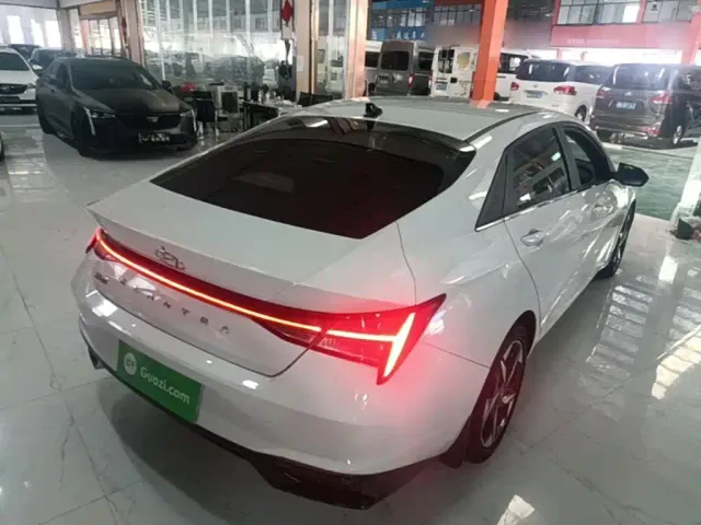 Hyundai Elantra — Фото автомобиля 6