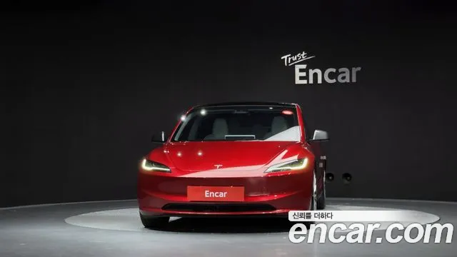 Tesla Model 3 — Фото автомобиля 3