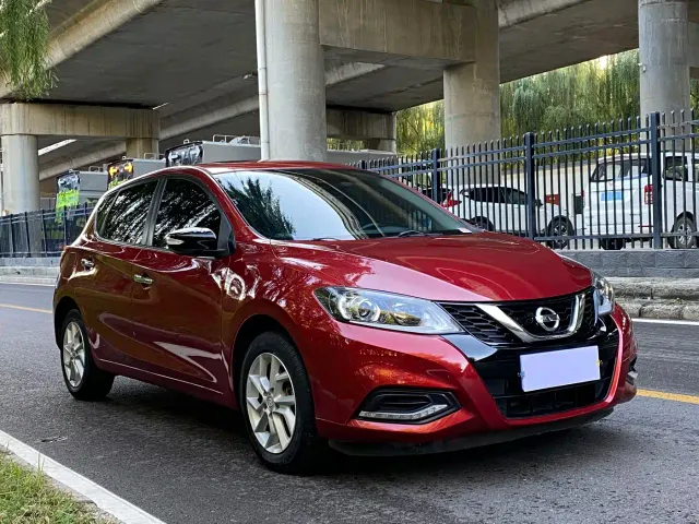 Nissan Tiida — Фото автомобиля 3