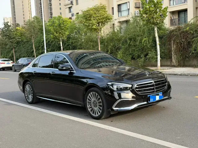 Mercedes-Benz E-Class — Фото автомобиля 3