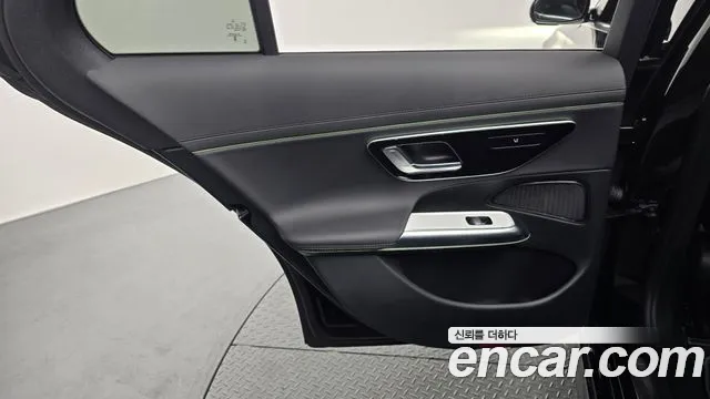 Mercedes-Benz E-Class — Фото автомобиля 24
