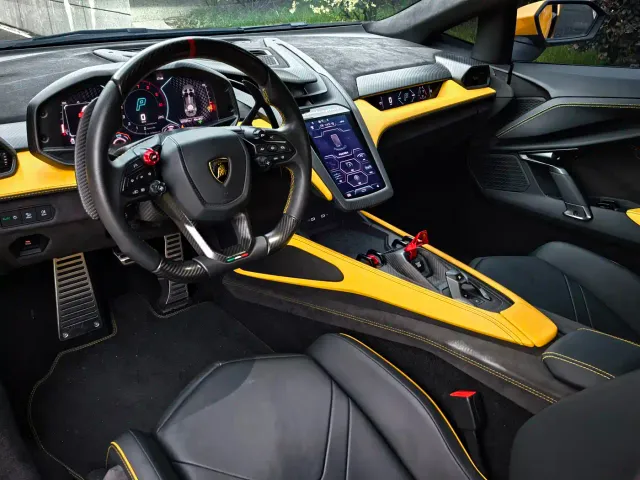 Lamborghini Revuelto — Фото автомобиля 7