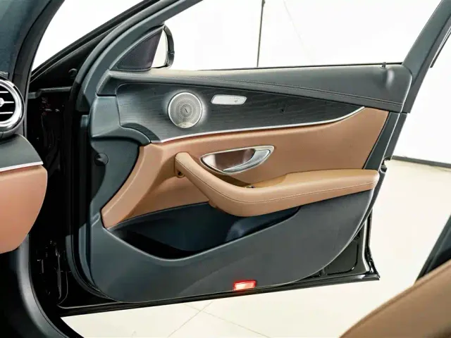 Mercedes-Benz E-Class — Фото автомобиля 15