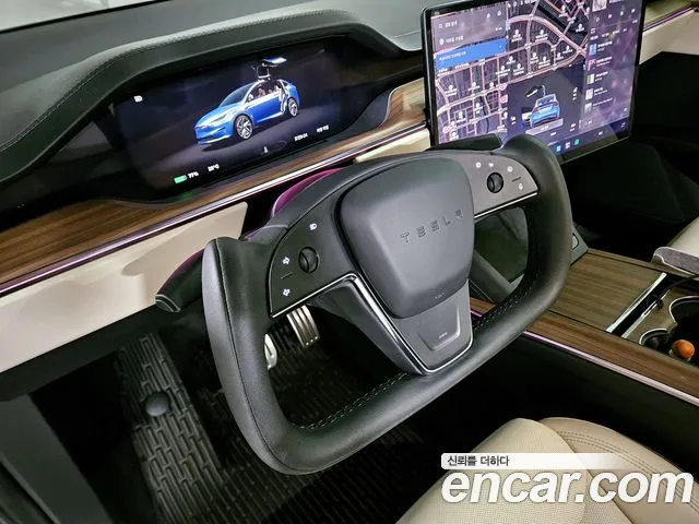 Tesla Model X — Фото автомобиля 12