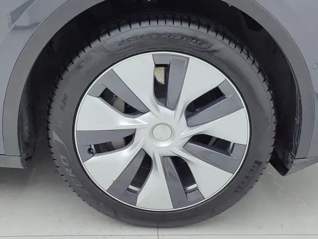 Tesla Model Y — Фото автомобиля 4