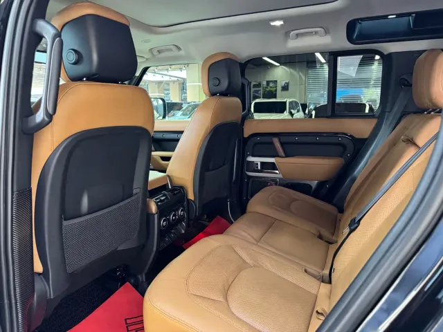 Land Rover Defender — Фото автомобиля 16