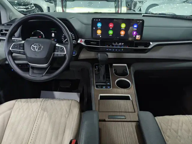 Toyota Sienna — Фото автомобиля 13