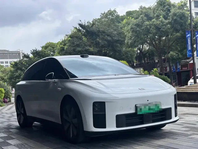 Li Auto i6 — Фото автомобиля 4