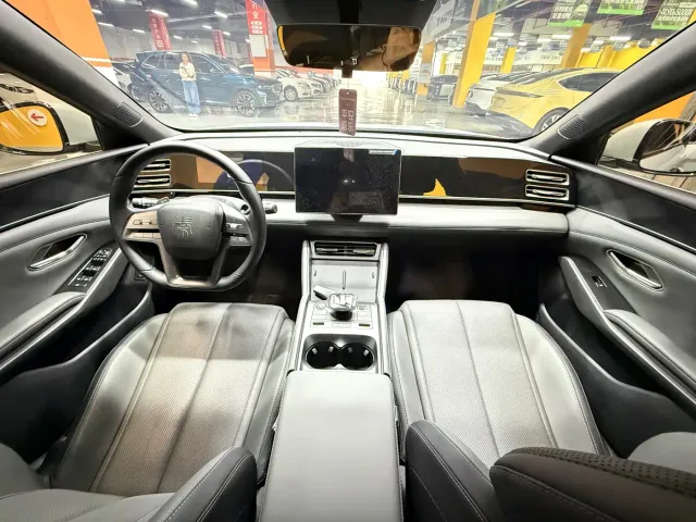 BYD Qin L — Фото автомобиля 18
