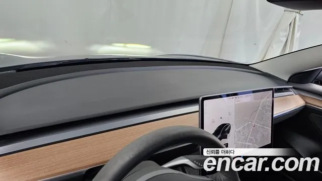 Tesla Model 3 — Фото автомобиля 28