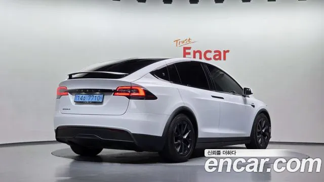 Tesla Model X — Фото автомобиля 2