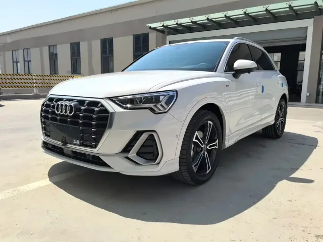 Фотография автомобиля — Audi Q3