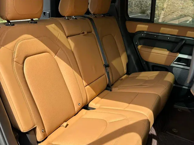 Land Rover Defender — Фото автомобиля 11