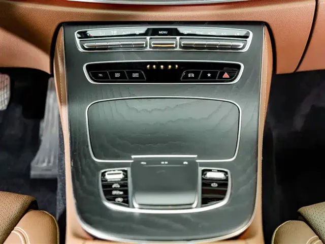 Mercedes-Benz E-Class — Фото автомобиля 14