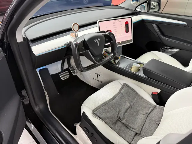 Tesla Model Y — Фото автомобиля 5