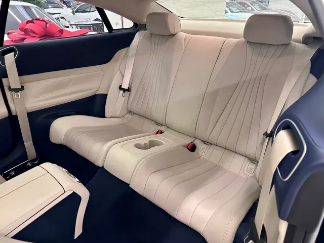 Mercedes-Benz E-Class — Фото автомобиля 10