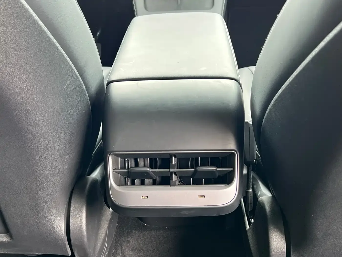 Tesla Model Y 2022 Rear-Wheel Drive Version — Фото автомобиля 13