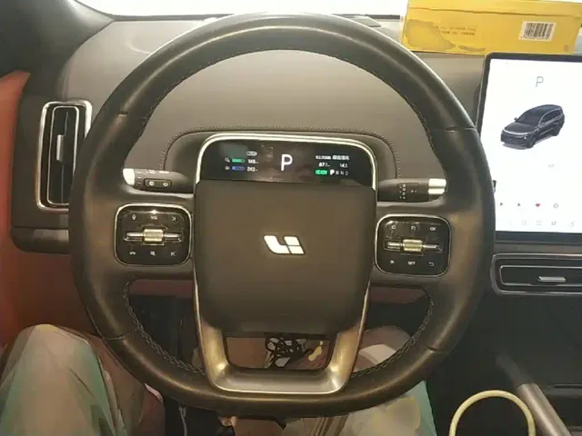 Li Auto L9 — Фото автомобиля 10