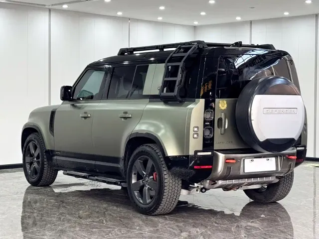 Land Rover Defender — Фото автомобиля 5