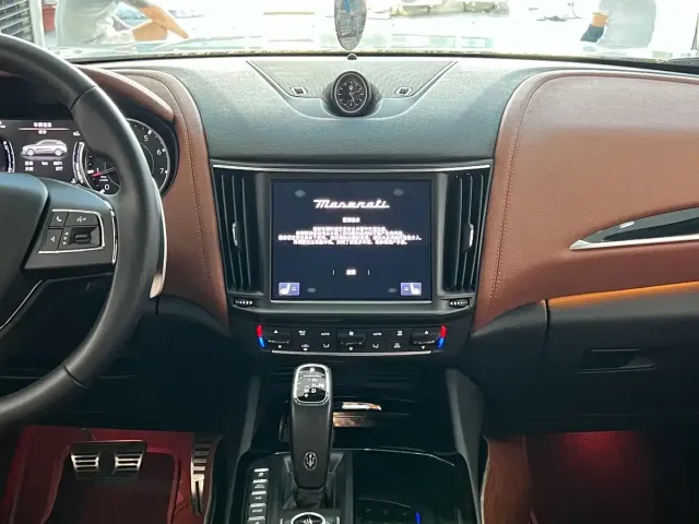 Maserati Levante — Фото автомобиля 10