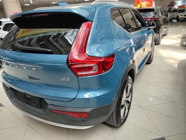 Volvo XC40 — Фото автомобиля 7